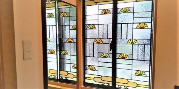 ステンドグラスの窓飾り 完成 東京のステンドグラス教室 ヴィトロー ミニヨン