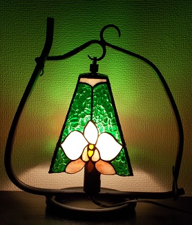 胡蝶蘭のステンドグラス・ランプ | 「東京」趣味のステンドグラス教室「ヴィトロー・ミニヨン」