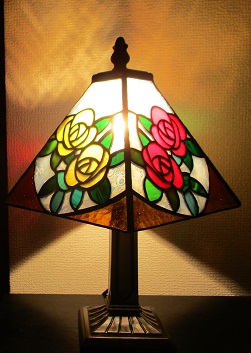 ステンドグラス・薔薇のランプ | 「東京」趣味のステンドグラス教室 