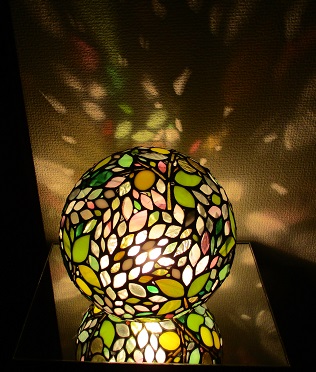 ステンドグラスの球体ランプ 東京のステンドグラス教室 ヴィトロー ミニヨン