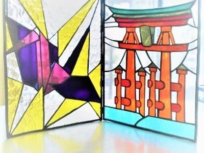 2018.11.13．　ステンドグラスの屏風「宮嶋と折鶴」　　：制作　Kyoko　さん