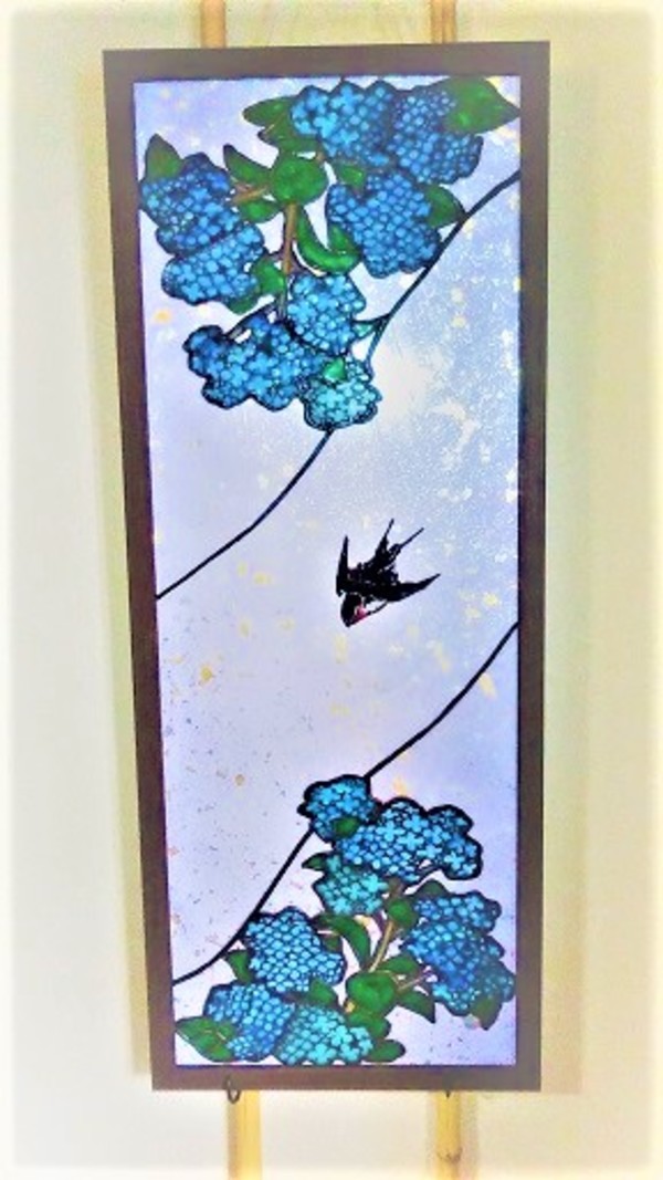 2019.1.29．　ステンドグラスの額「紫陽花と燕」　　：制作　荒田静香　さんのサムネイル