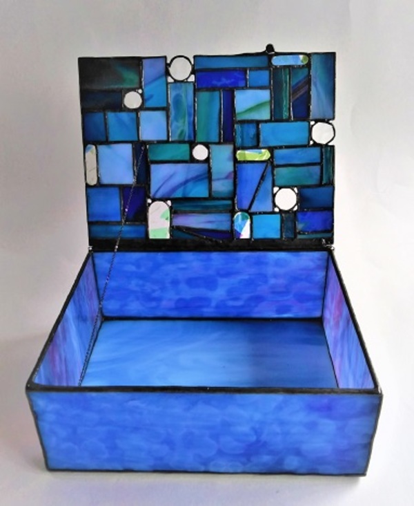 2022.3.31．　幸せのブルーの宝石箱　　：制作　大山理奈　さんのサムネイル