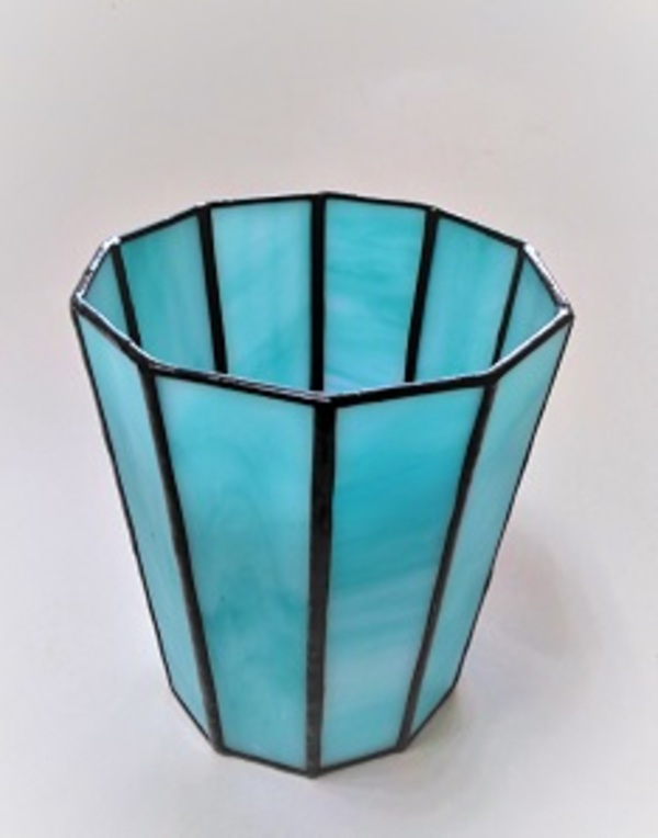 2022.4.2．　ステンドグラスの鉢カバー　　：制作　晴山舞子　さんのサムネイル