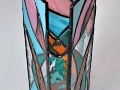 2022.4.17．　ステンドグラスの花瓶　　：制作　中地美穂子　さん