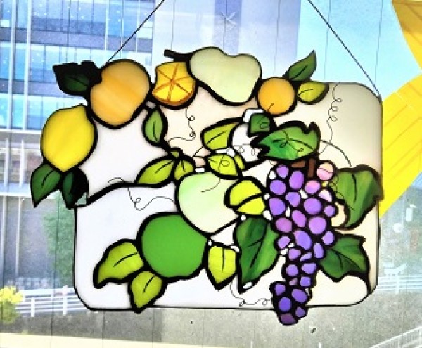 2022.8.2．　窓飾り「豊かな実り」　　：制作　木村州江　さんのサムネイル