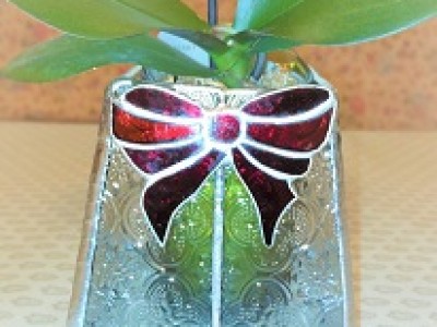 2023.6.12．　ステンドグラスの花瓶飾り　　：制作　三井美智子　さん